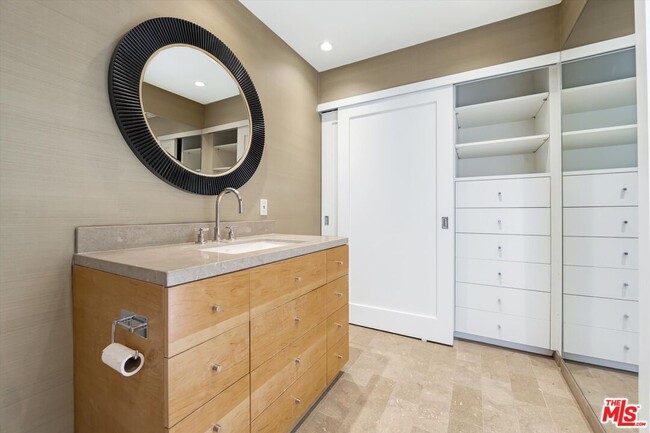 Building Photo - 6789 Shearwater Ln