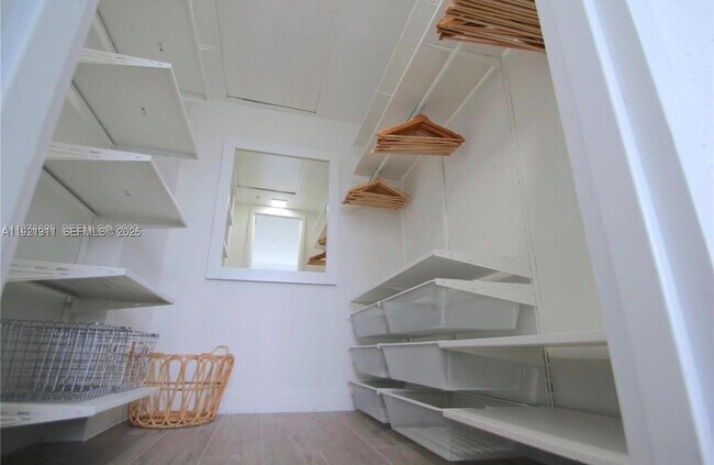 Building Photo - 1500 Bay Rd