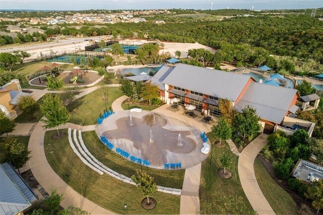 Building Photo - 404 Highland Village Dr