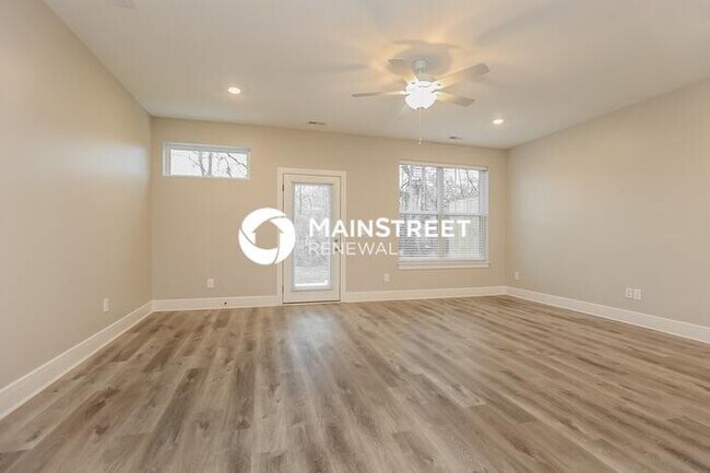 Building Photo - 3 Bedroom Pet-Friendly Home in Gallatin, TN with Main Street Renewal