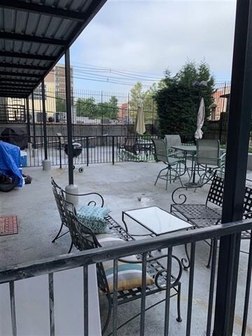 Building Photo - 204 Grand St