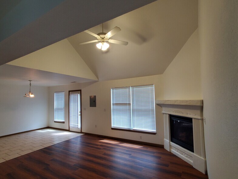 Ceiling Fan - 1014 Augusta Ln