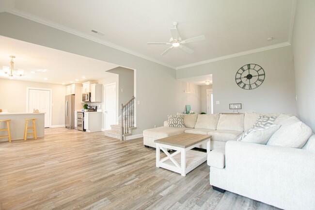 Building Photo - Pet Friendly Three Bedroom with Bonus!
