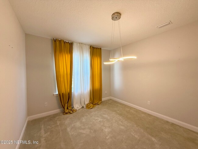 Building Photo - 676 Natureland Cir