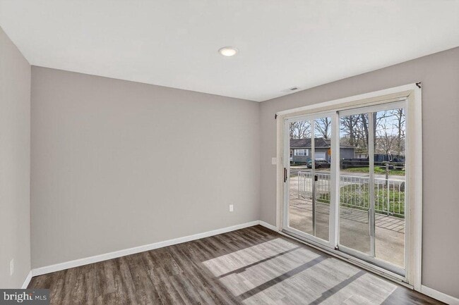 Building Photo - 1102 Evergreen Blvd