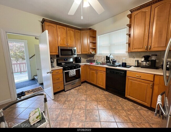 Primary Photo - 253 Spring St
