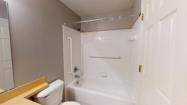 Building Photo - 275 Briarcrest Dr
