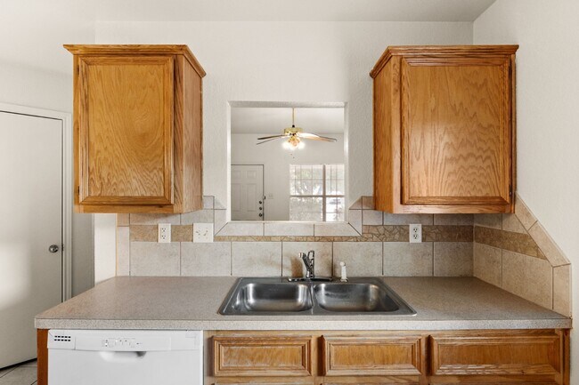 Building Photo - 1405 Chips Dr