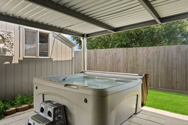 Building Photo - 3330 Red Cedar Dr