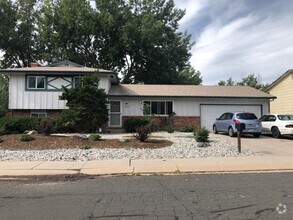 Building Photo - Three Bedroom Tri-Level Home in Garden Ranch