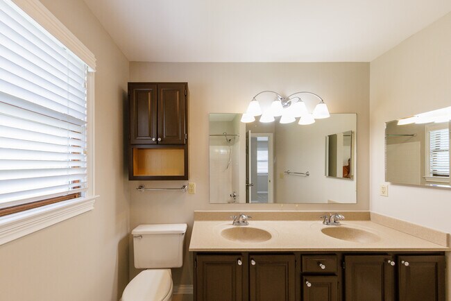 Building Photo - 5558 Parker Hill Ln