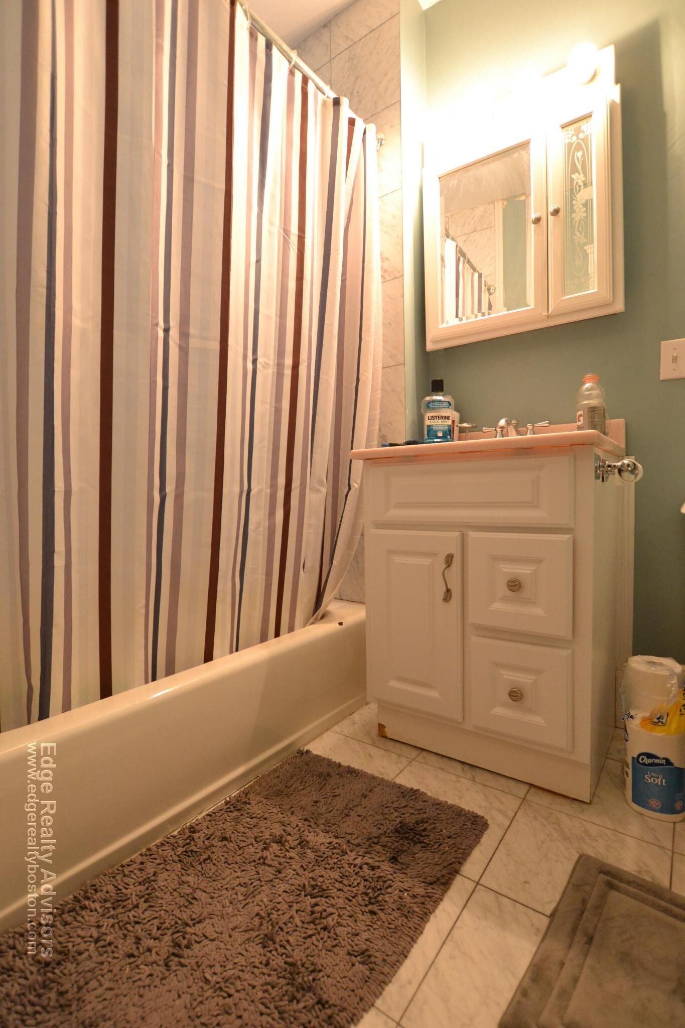 Building Photo - 18 Sutherland Rd