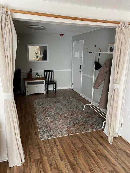 Formal dining room - 388 Great Rd