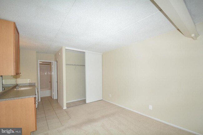 Building Photo - 75 S Reynolds St