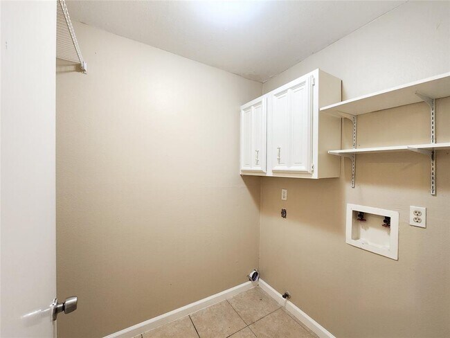 Building Photo - 3207 Glade Springs Dr