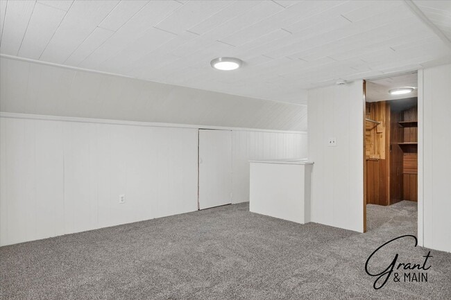 Building Photo - 3 bedroom 2 bath