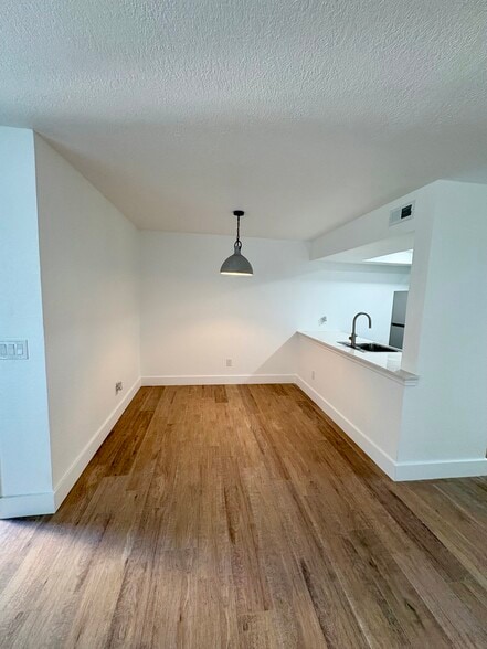 Building Photo - 4810 S Dauphin Ave