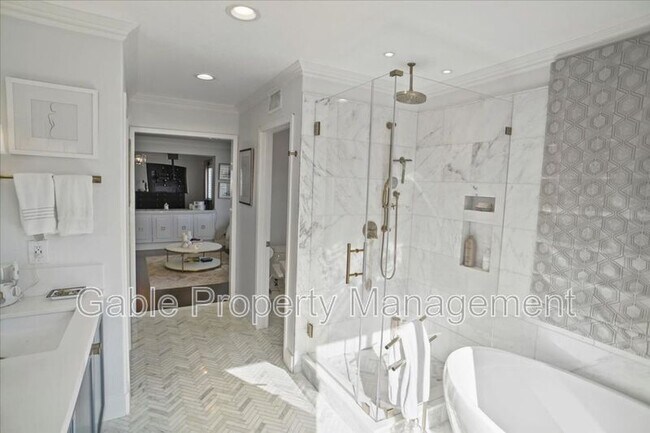 Building Photo - 25732 Hood Way