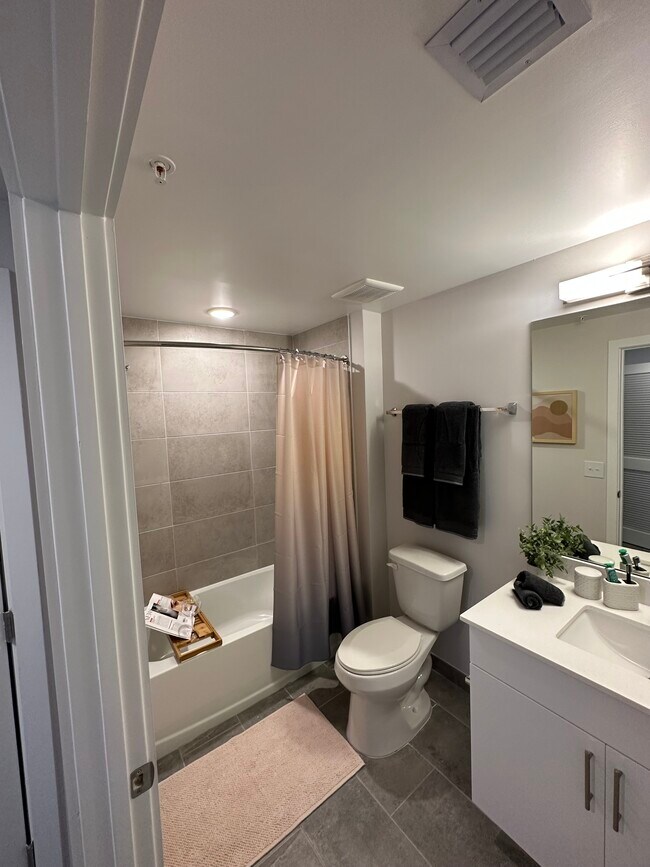 Building Photo - 2620 E Marina Bay Dr