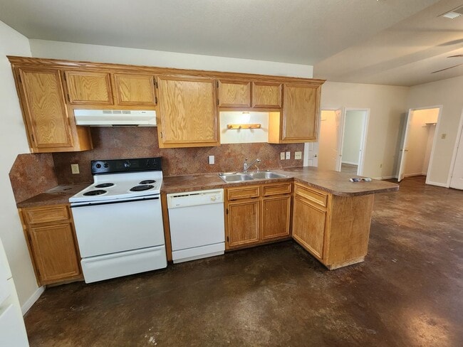 Building Photo - 811 E Ave I