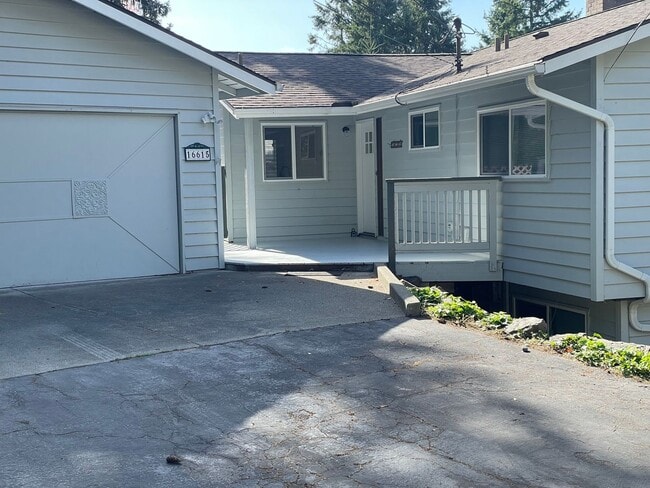 Building Photo - 16615 NE 87th St