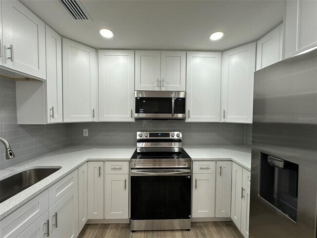 Building Photo - 6013 Fortune Pl