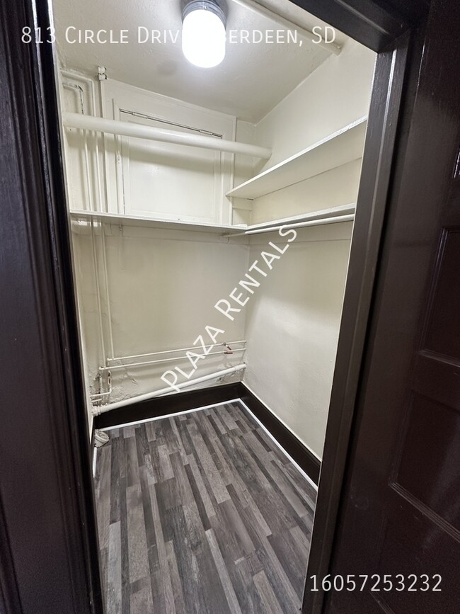 Building Photo - 19 7th Ave SE