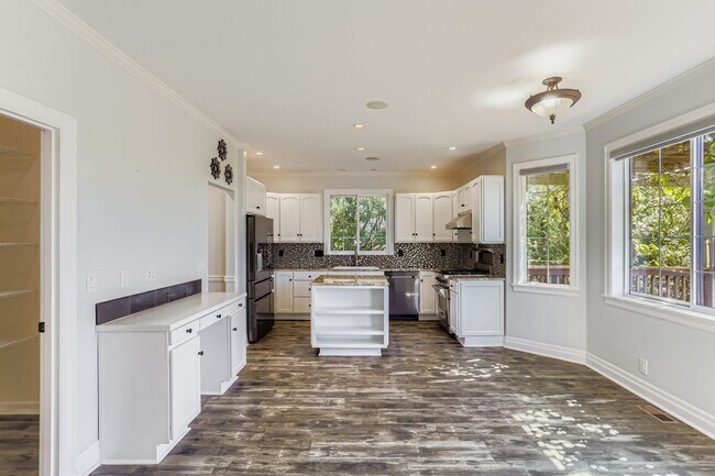 Building Photo - 4bd/3.25ba Kirkland house