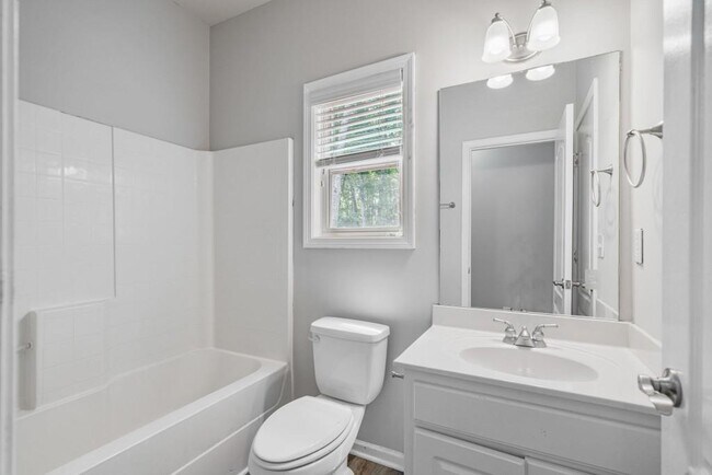 Building Photo - 3687 Vine Spgs