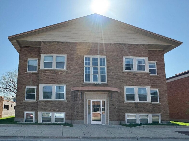 Primary Photo - 220 4th St NE