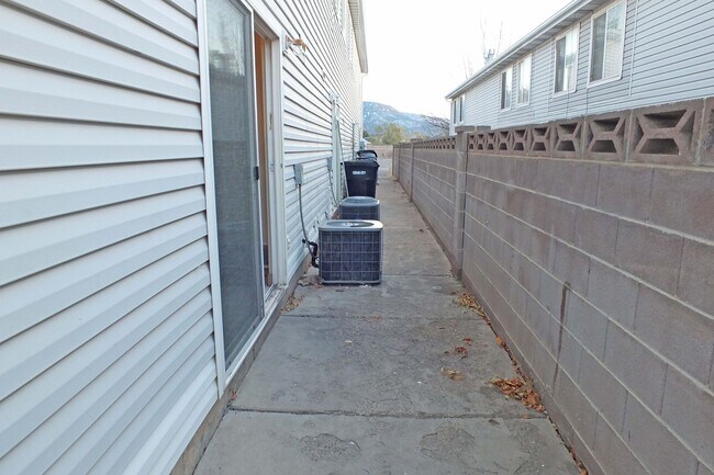 Building Photo - 293 E Cobblecreek Dr