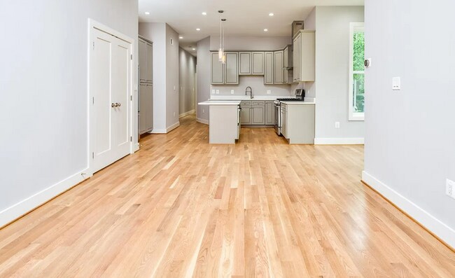 Building Photo - 824 I St NE