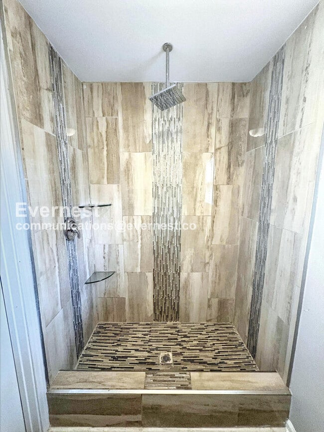 Building Photo - 463 Valley Hill Rd SE