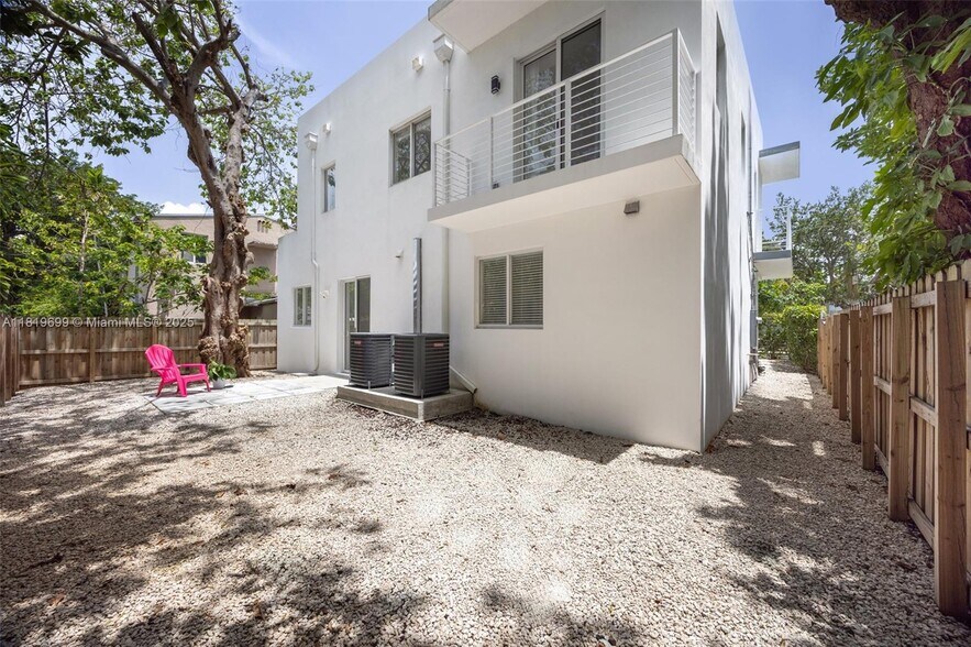 Building Photo - 3787 Thomas Ave