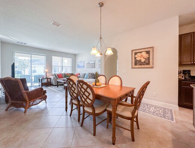 Building Photo - Furnished Rental in Golf Cart District!