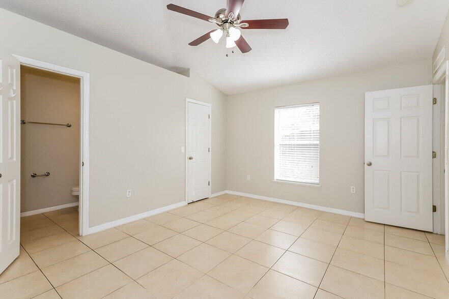 Building Photo - 235 Lobelia Dr