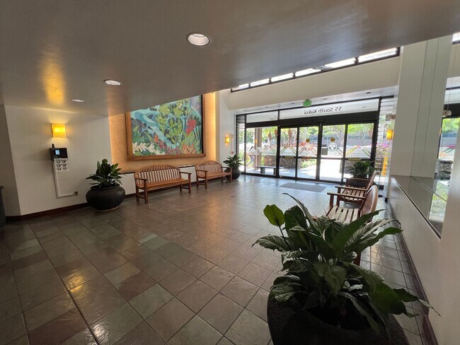 Building Photo - Kukui Plaza Diamond Head Tower- 1 Bed, 1 B...