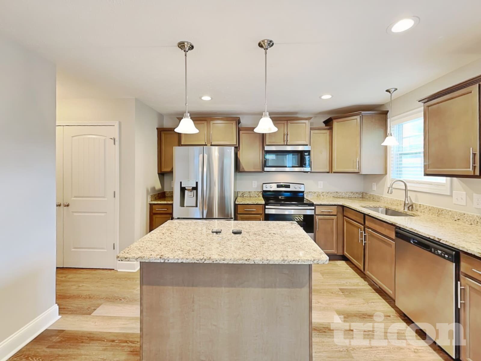 Building Photo - 204 Bonnell Dr