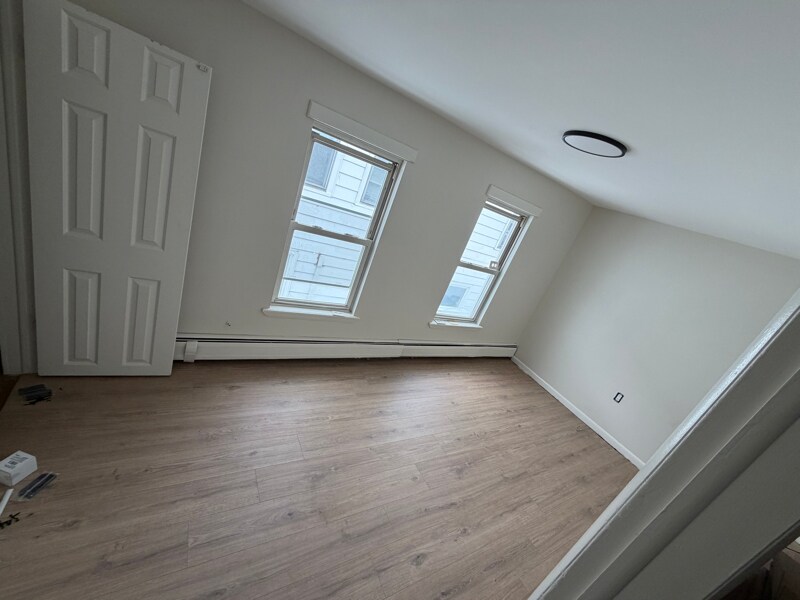 Building Photo - 27 Penn St