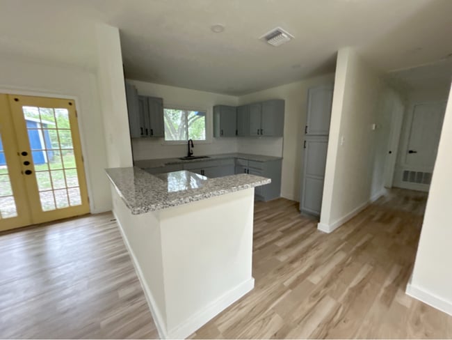 Building Photo - 317 W Lindbergh Blvd