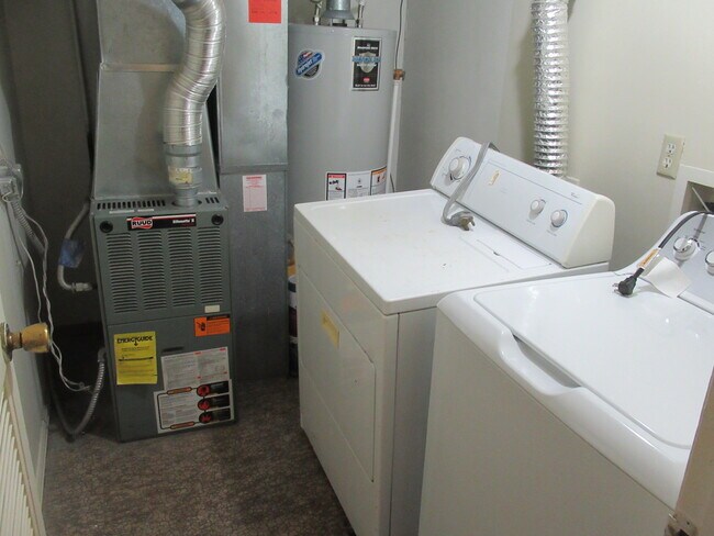 Building Photo - 2455 Astrozon Cir