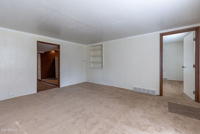 Building Photo - 3 br, 1 bath House - 23081 Springbrook Dr