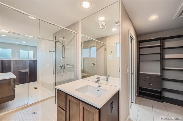 Building Photo - 6633 Avrum Dr