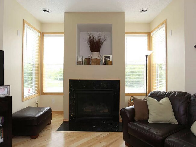 Building Photo - 9640 Independence Cir