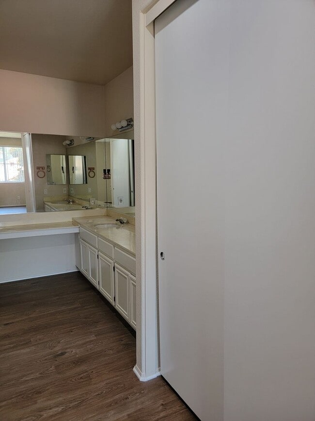 Building Photo - New Vinyl Flooring and Fresh Paint! 2 Bedr...