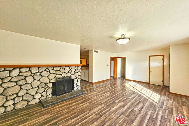 Building Photo - 9321 Donna Ave