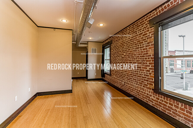 Building Photo - 401 W 1st Ave