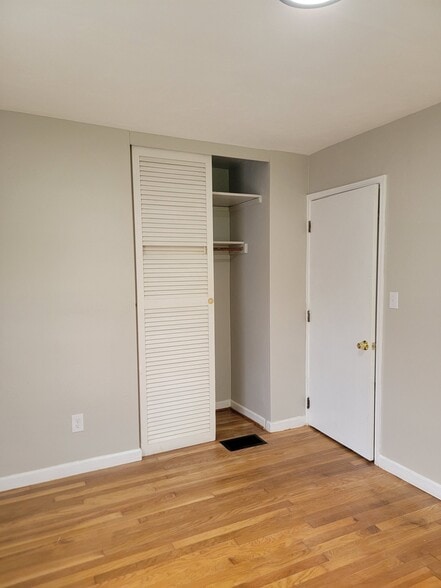 Building Photo - 854 Santa Cruz Ave
