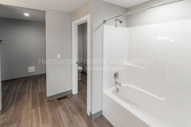 Building Photo - 1305 N Coach Dr