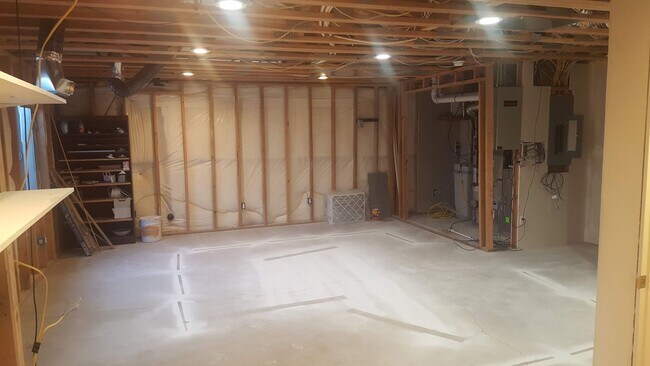 Building Photo - 2861 W 100 S